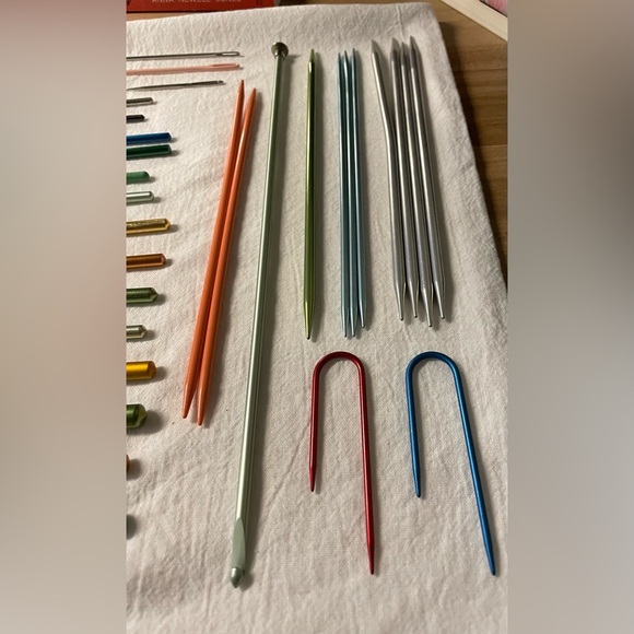 Assorted knitting, crochet and sewing items - Picture 5 of 7